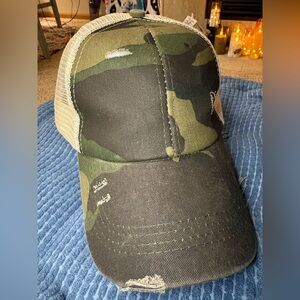 ✨NWT Camo Hat w ADJUSTABLE STRETCH BACK PONY CAP!